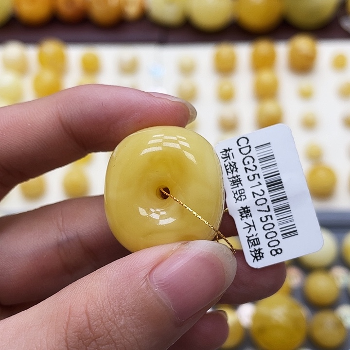 琥珀未镶嵌裸石24.7*22.1*13.6mm 瑕