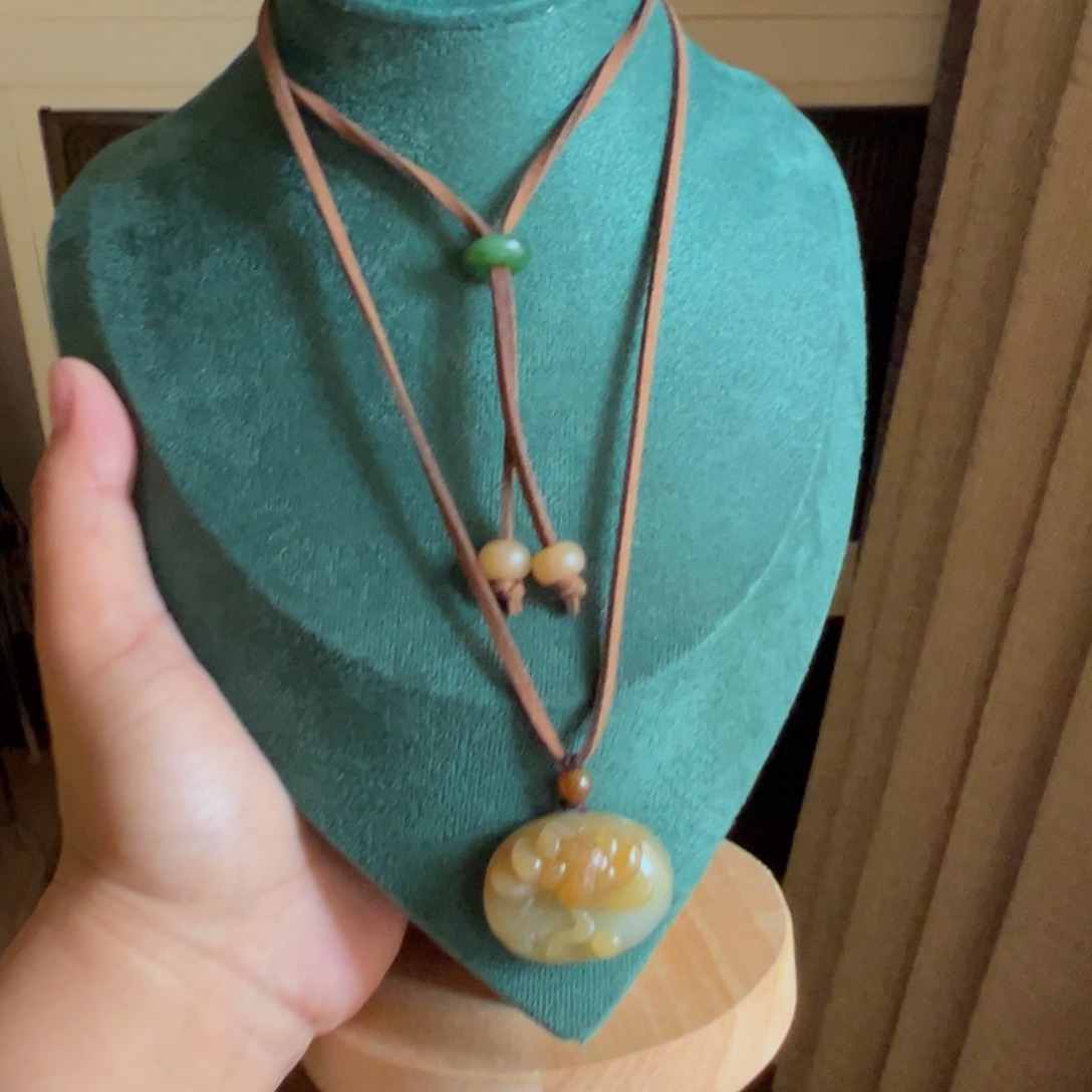 中****和田玉未镶嵌颈饰