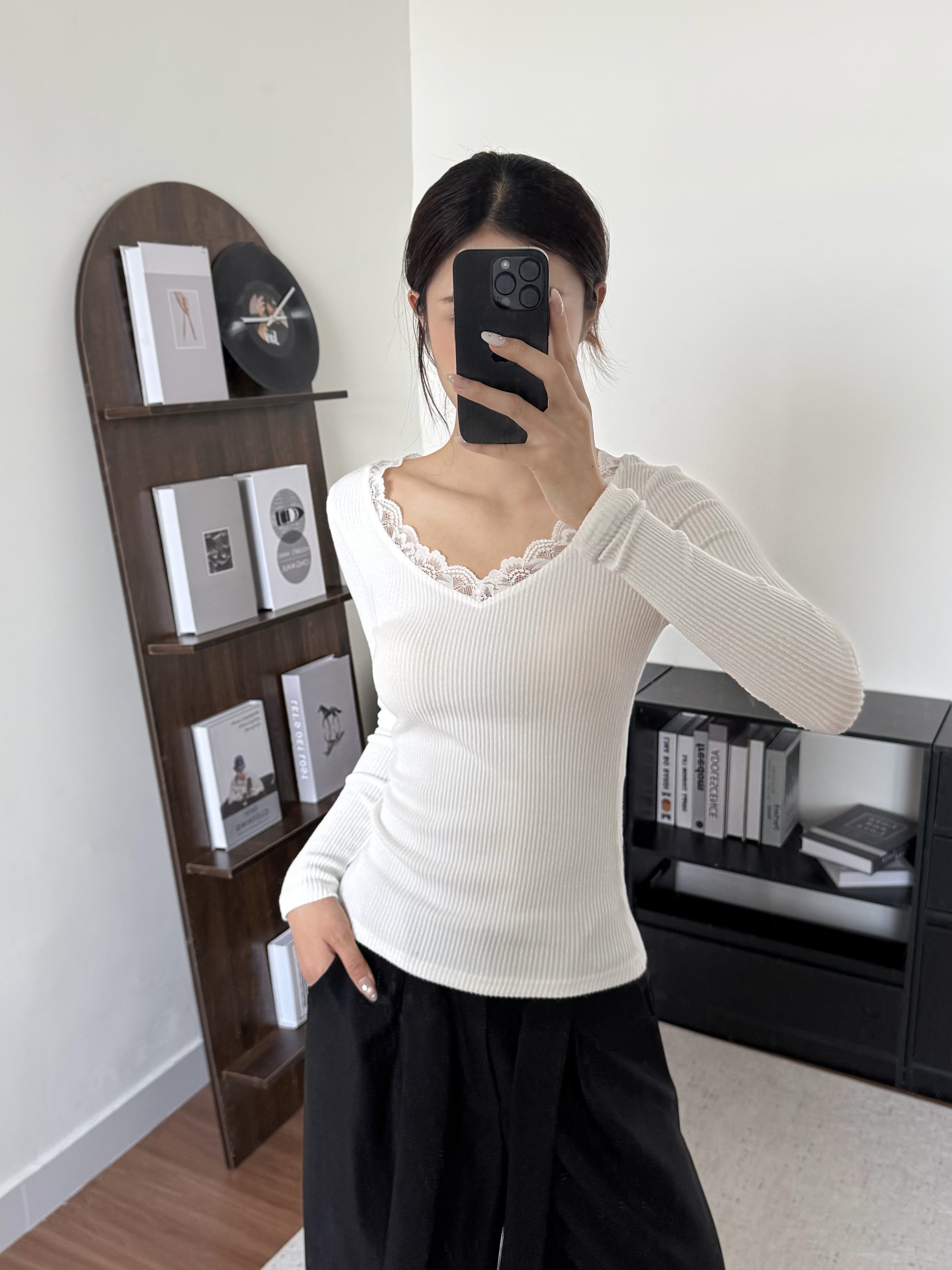 2025秋季新款女装纯色长袖毛针织衫女宽松圆领套头蕾丝拼接打底衫