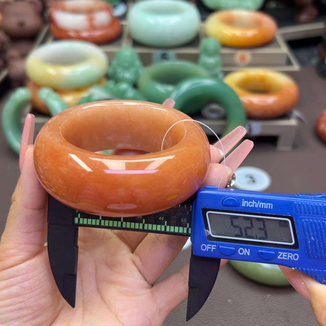 未镶嵌手镯石英岩玉