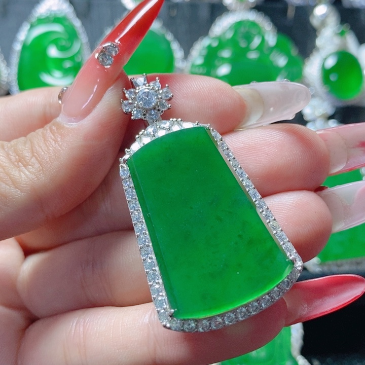 翡翠颈饰未镶嵌