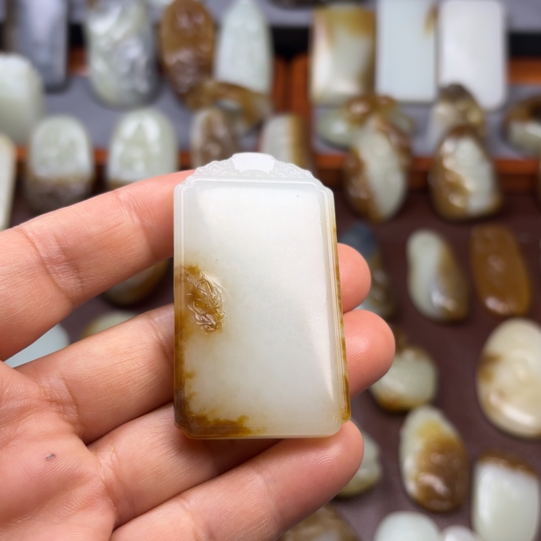 和田玉（糖玉）颈饰未镶嵌