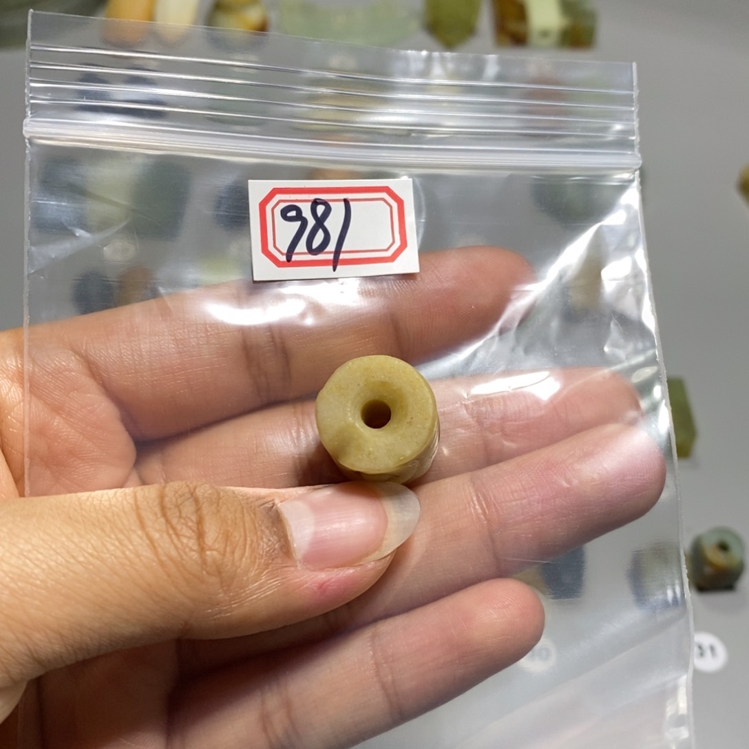 蛇纹石玉颈饰未镶嵌新****司