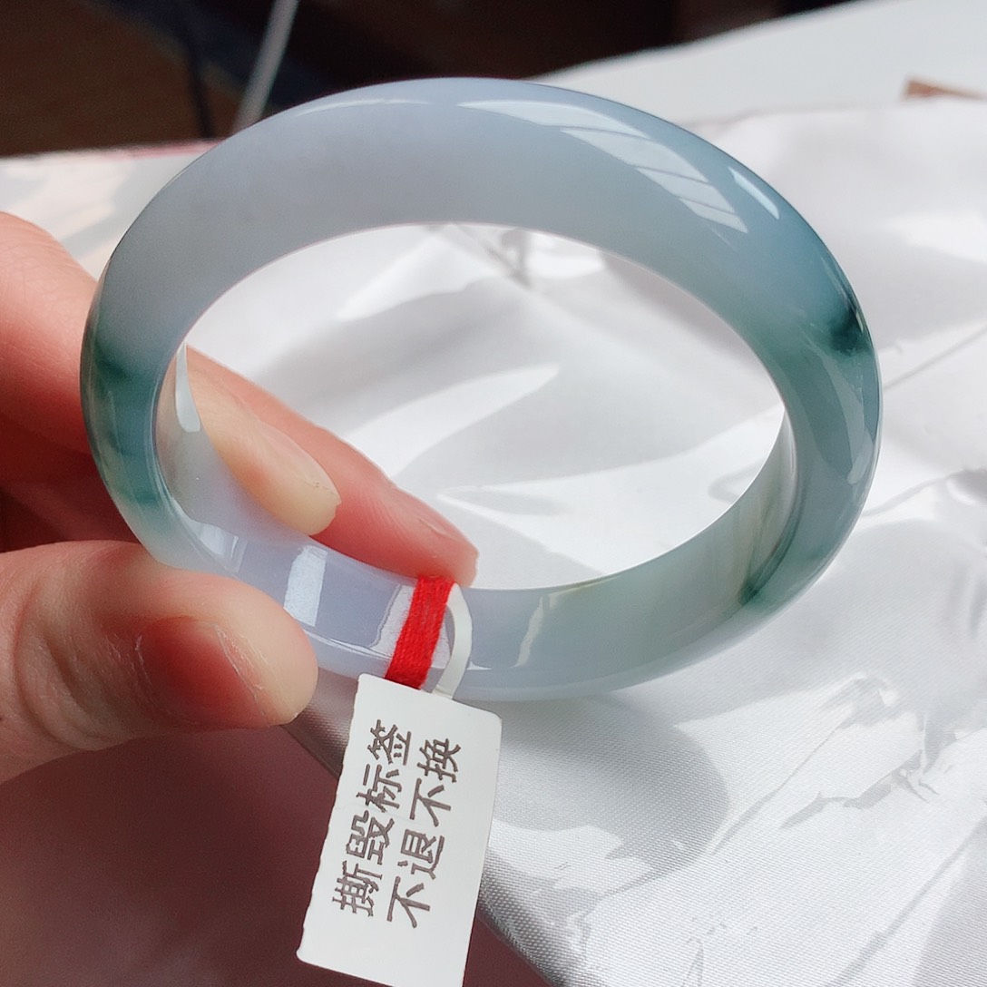 翡翠手镯未镶嵌天然翡翠A货