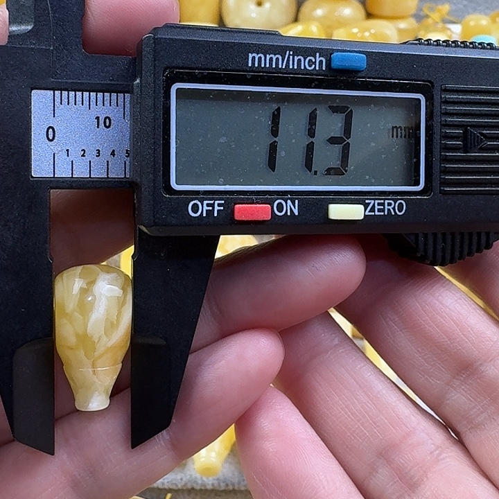 H***7蜜蜡未镶嵌裸石17杂