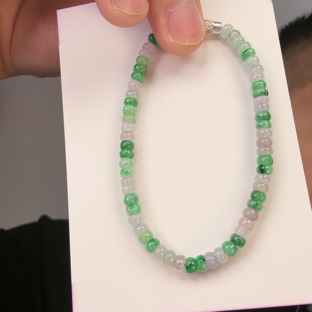 翡翠颈饰未镶嵌一件