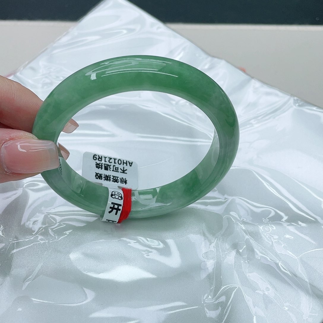 翡翠手镯未镶嵌正57.3