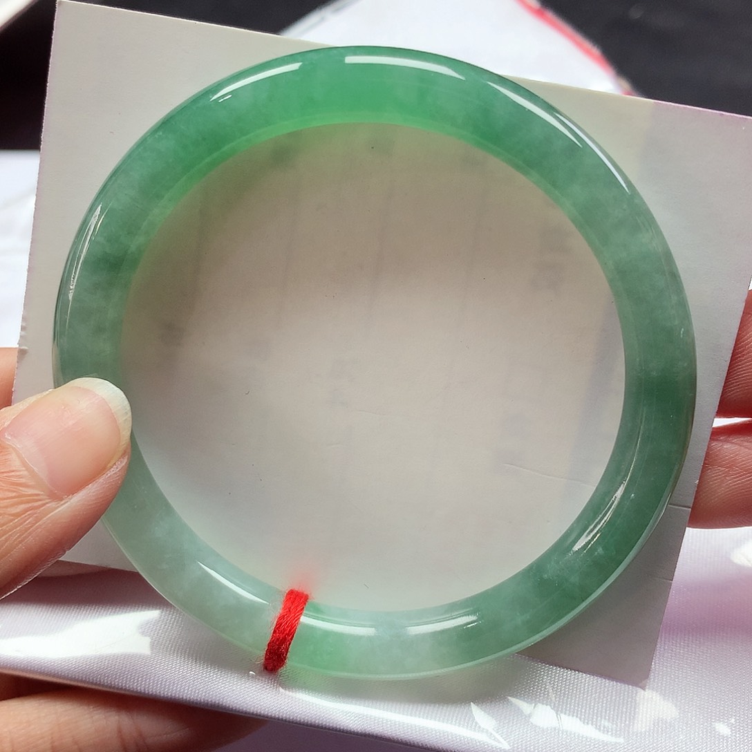 翡翠手镯未镶嵌56圈