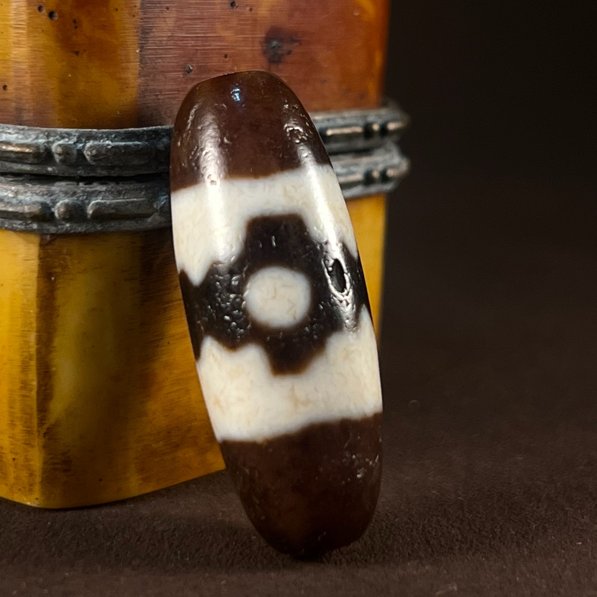 鹏程超顶藏式仿古牙黄坛城三眼30mm桶珠