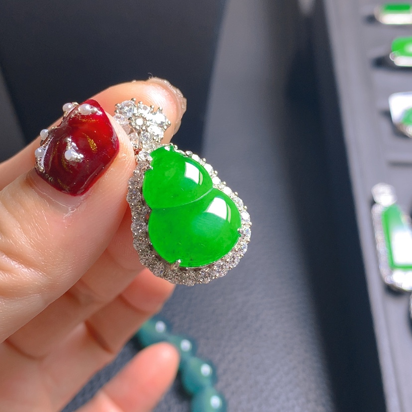 【闪购商品】翡翠吊坠(赠链)银S925镶嵌