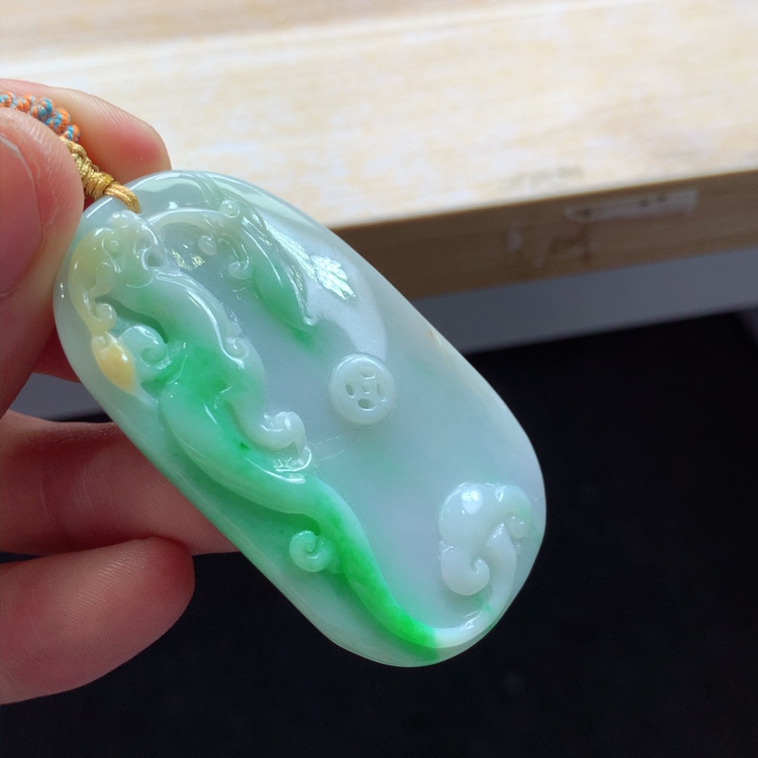 翡翠颈饰未镶嵌吊坠