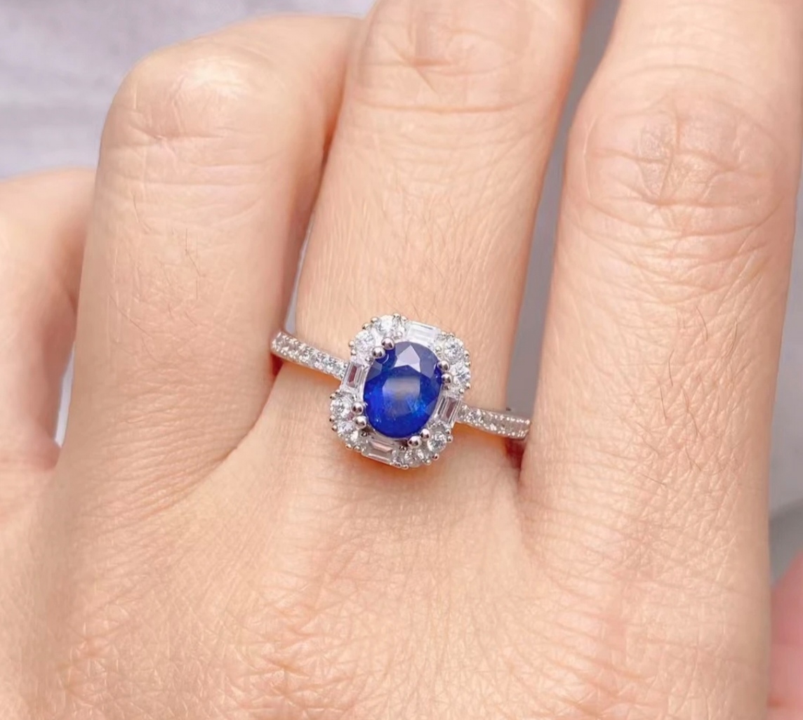 天然蓝宝石皇家蓝 925银精镶戒指 尺寸5x6mm A1002