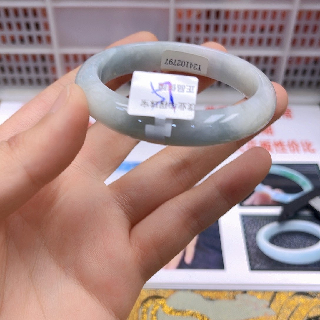 翡翠颈饰未镶嵌57手镯