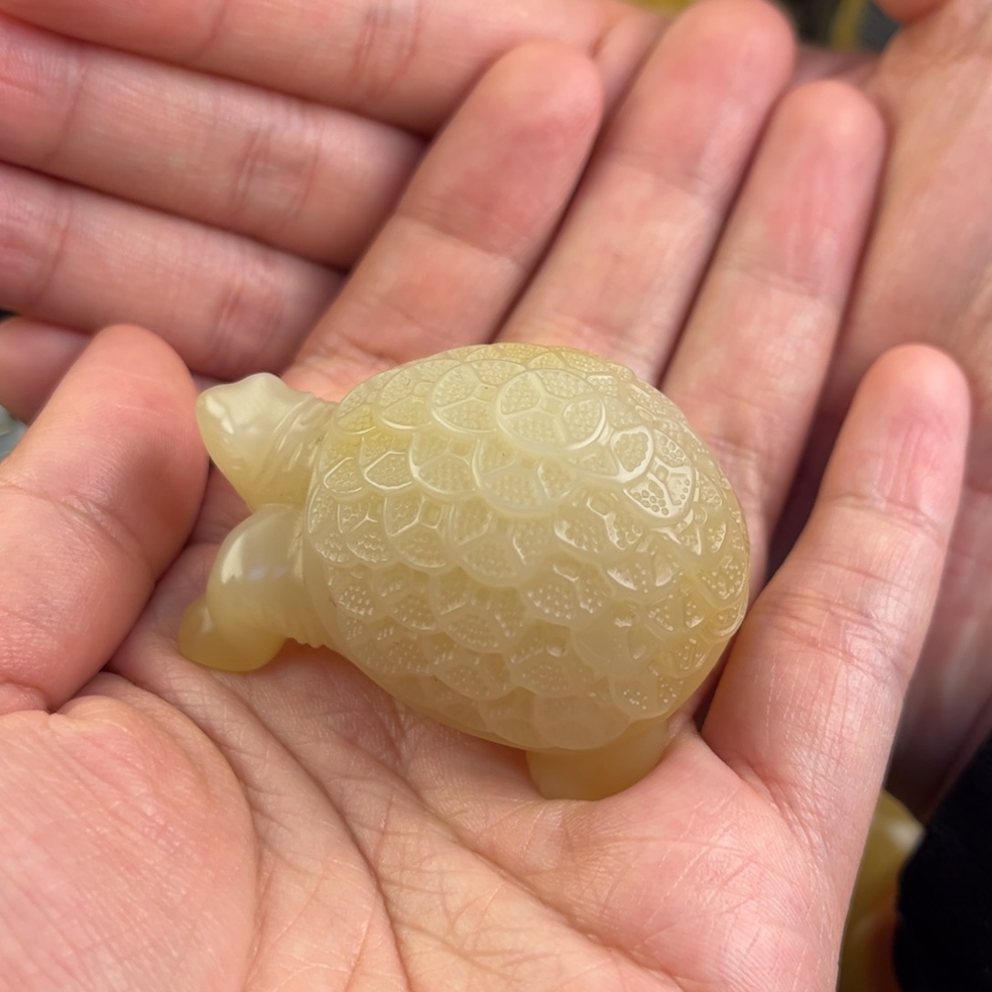 石英质玉黄蜡石摆件未镶嵌更***楼