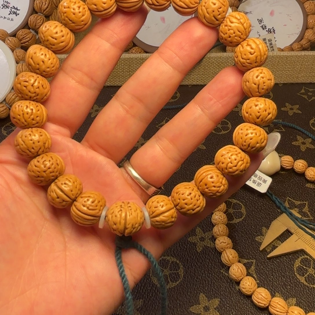 手串桃核盘龙金豆手持