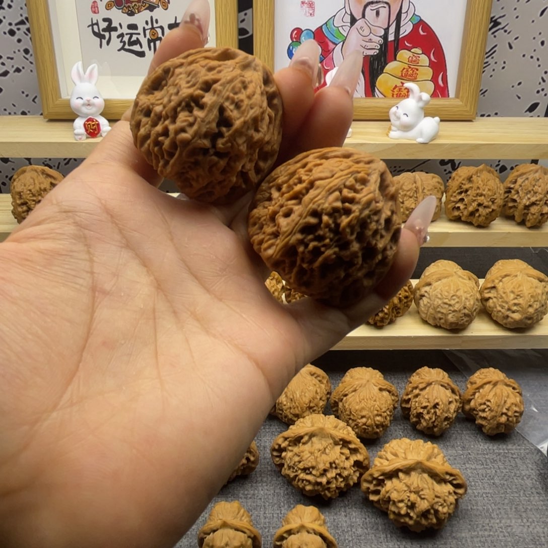 文玩核桃把件三角白南疆（全）