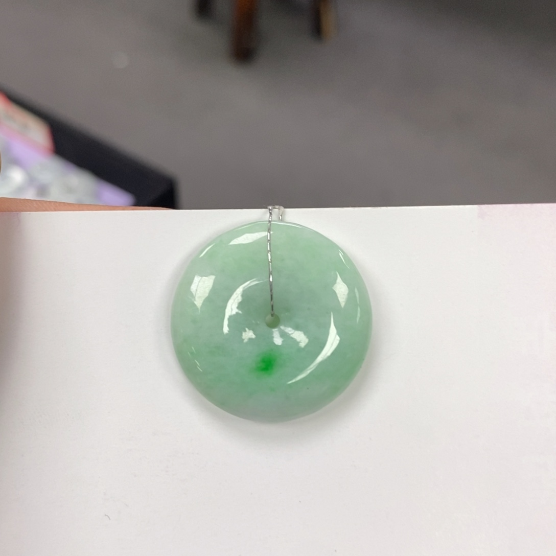 翡翠颈饰未镶嵌平安扣