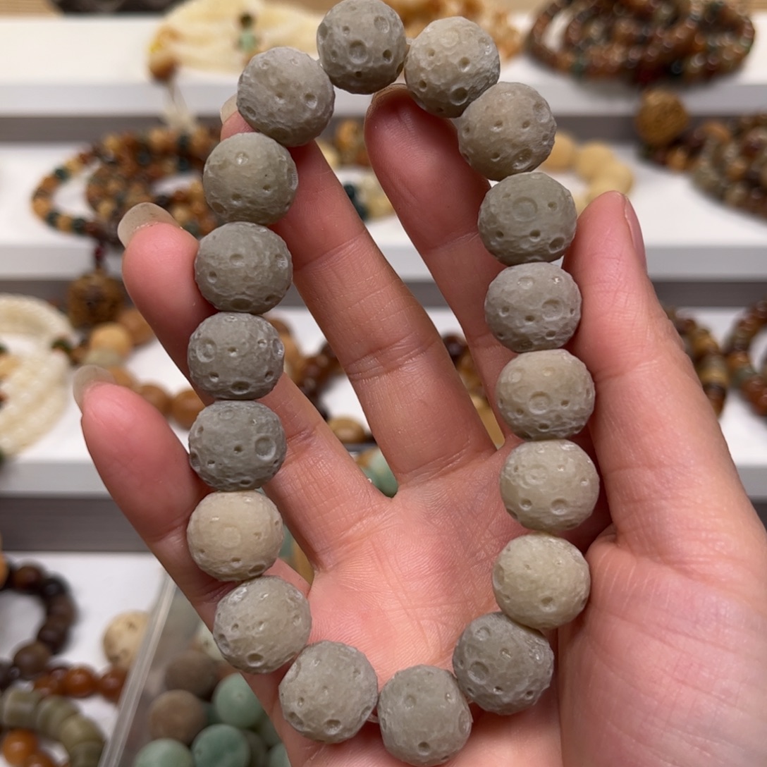 吊坠白玉菩提星球手串一条