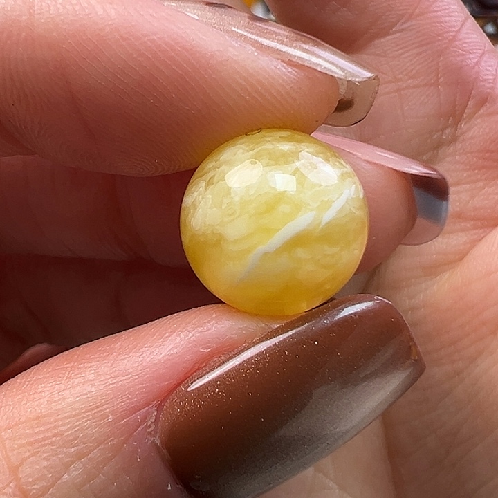 蜜蜡未镶嵌珠宝奇石