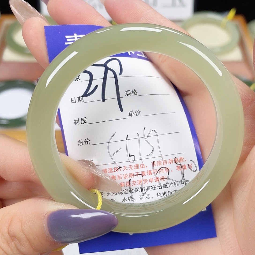 和田玉手镯未镶嵌