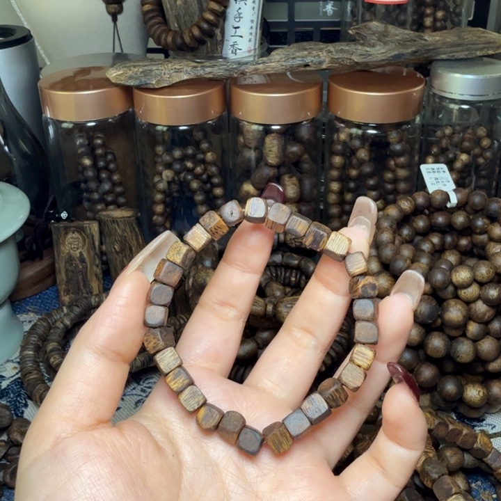 树脂制品右**生张勺子方糖珠