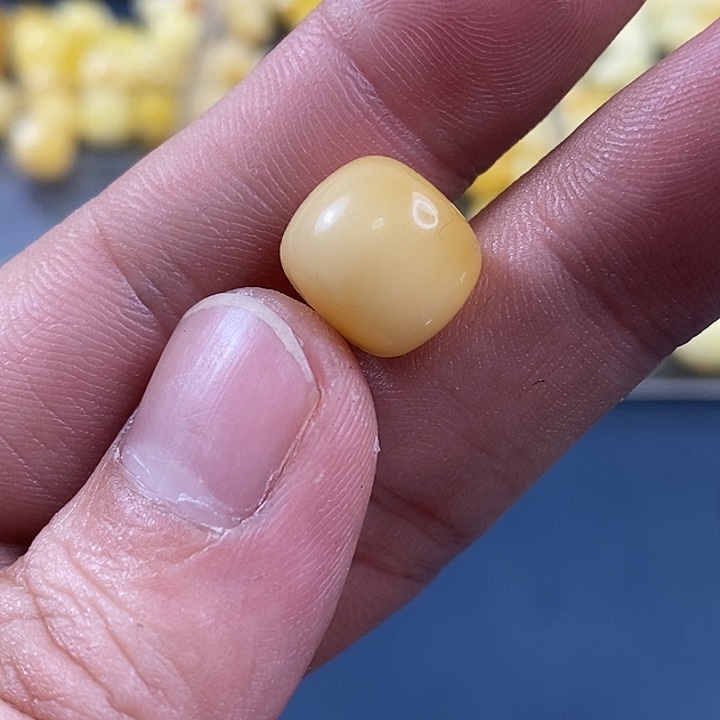未镶嵌琥珀珠宝奇石