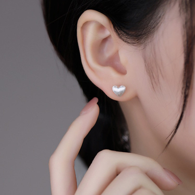 足银耳饰 s999足银拉丝爱心耳钉女轻奢简约百搭小巧可爱