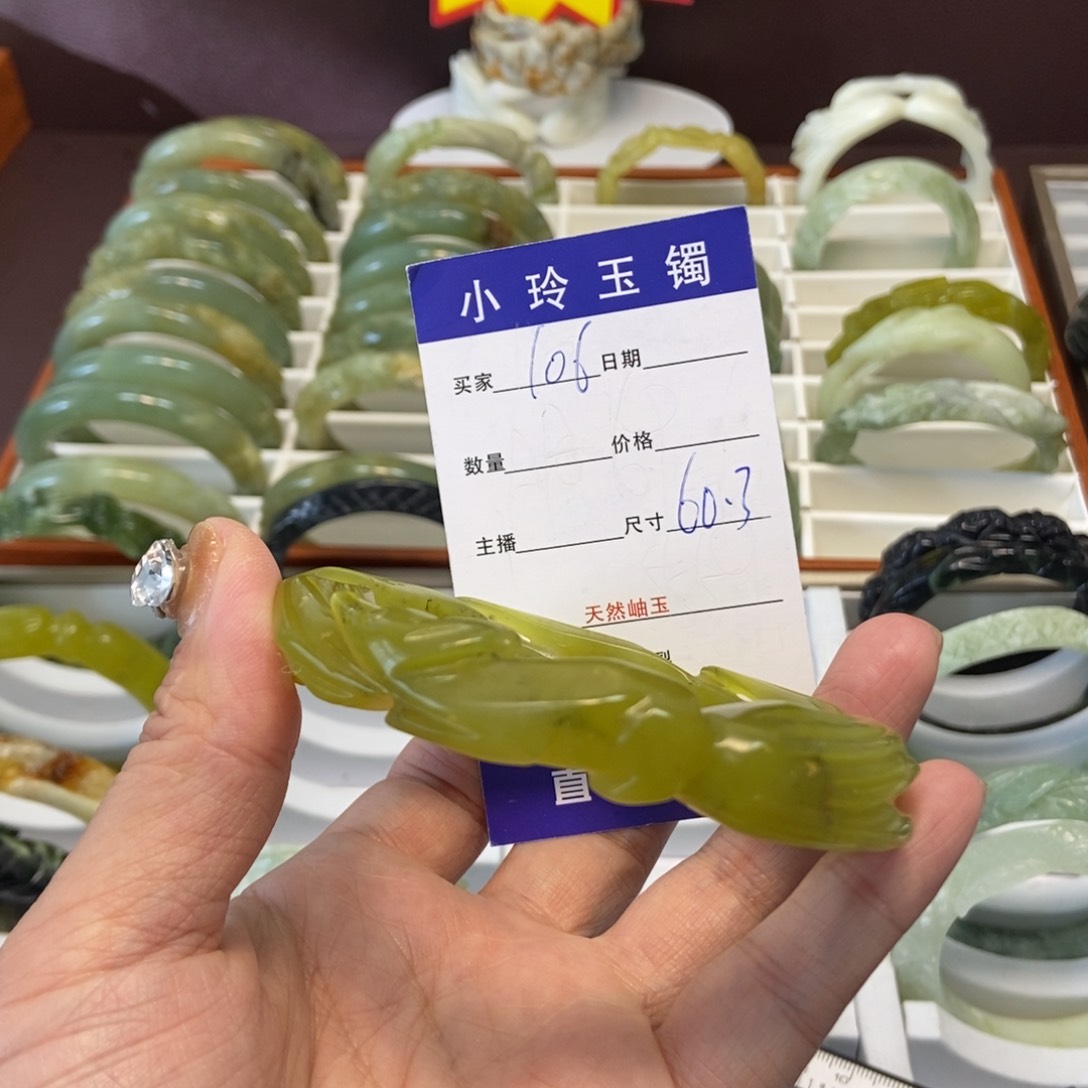 蛇纹石玉手镯未镶嵌