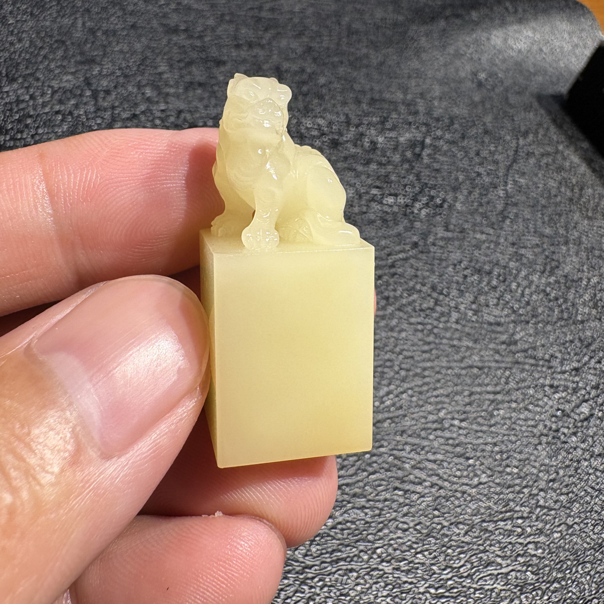 寿山石芙蓉石结晶古兽印章，石性又稳又好又干净尺寸4.0、1.6、1.6