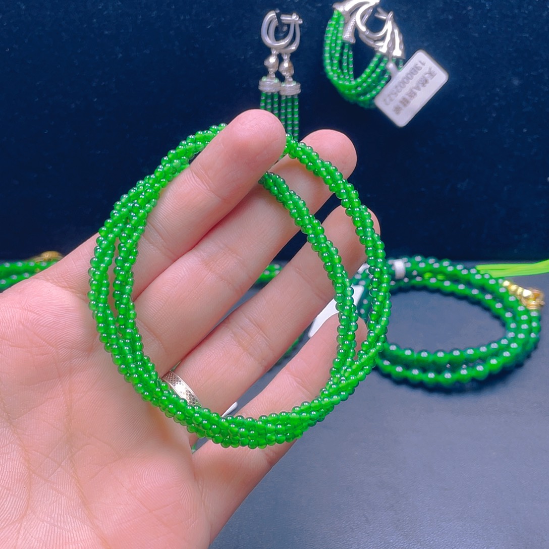 翡翠未镶嵌项链        