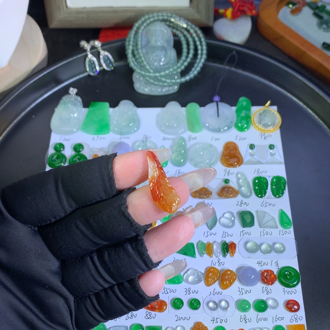 翡翠未镶嵌吊坠(不含链)红翡羽毛