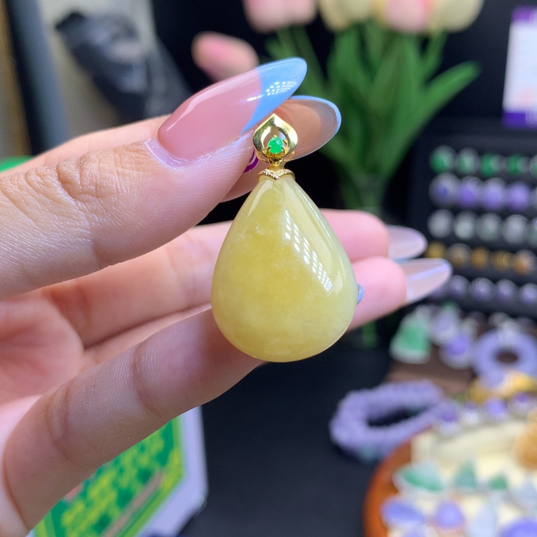 翡翠18K金镶嵌颈饰天然