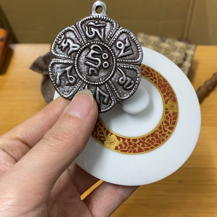 瓷片哈中古工艺品一件