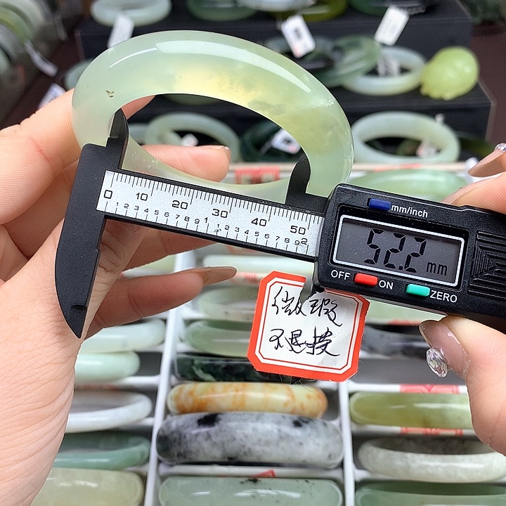 蛇纹石玉手镯未镶嵌745