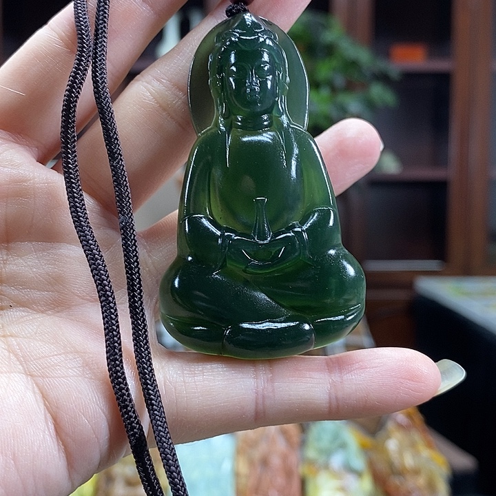 蛇纹石玉未镶嵌颈饰