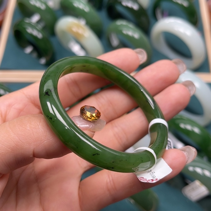 和田玉（碧玉）手镯未镶嵌