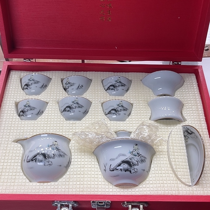 孤品茶具套装等。        