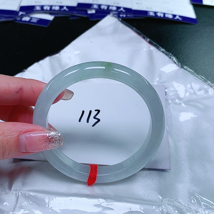 翡翠手镯未镶嵌翡翠手镯未镶嵌