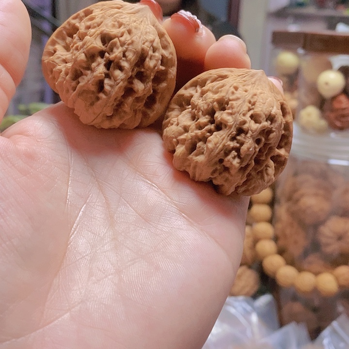 【闪购商品】文玩核桃把件41平谷凹底