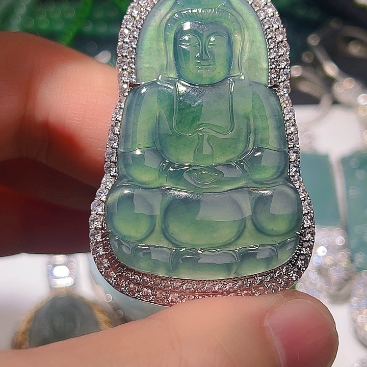 翡翠颈饰未镶嵌55567778888,