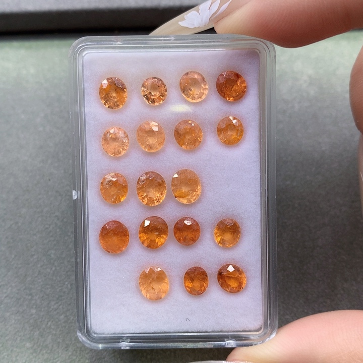 珠宝半成品未镶嵌石榴石（芬达石）