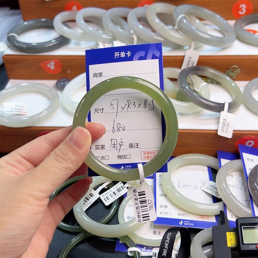 未镶嵌手镯和田玉用****1