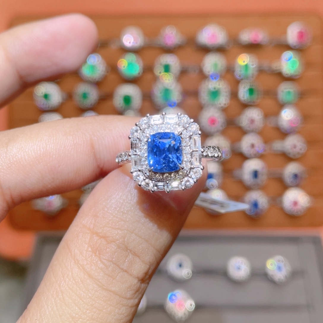 戒指18K金镶嵌蓝宝石2.66ct 无烧矢车菊