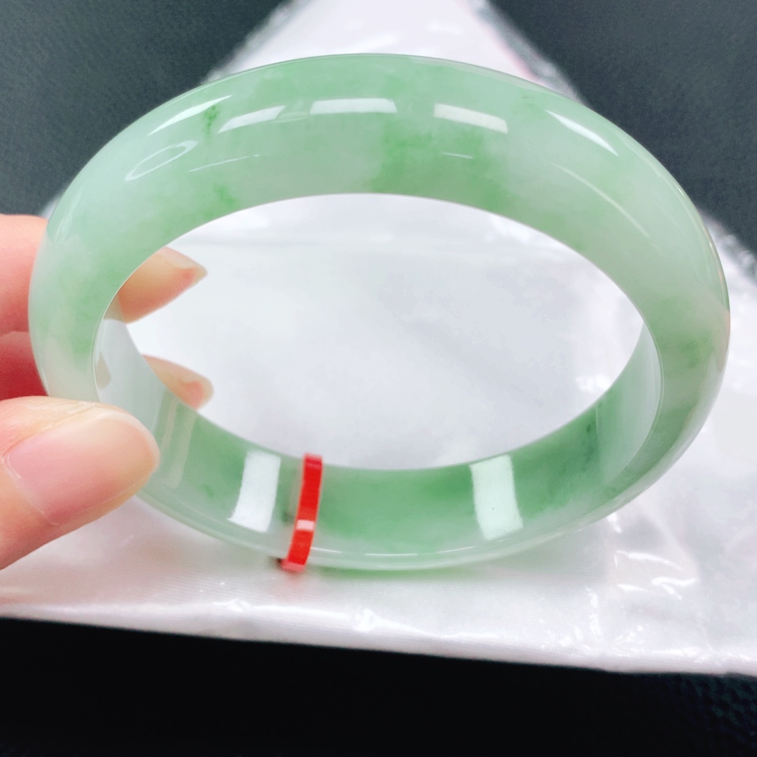 翡翠手镯未镶嵌57圈