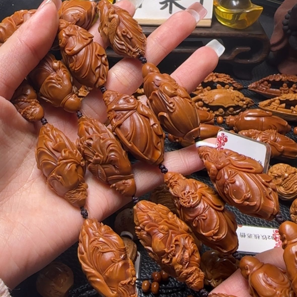 【闪购商品】橄榄核吊坠立雕整身十八罗汉