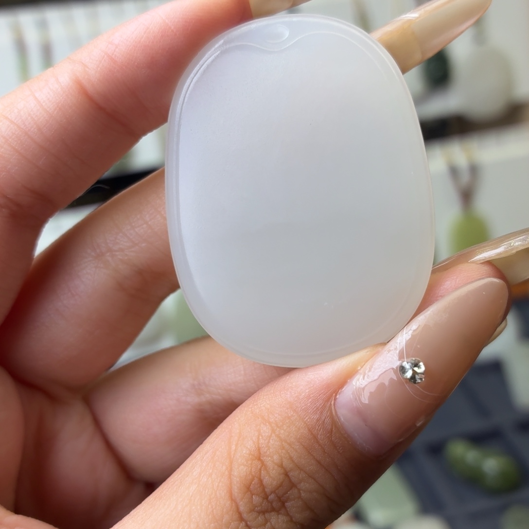 咬***蛇和田玉未镶嵌颈饰