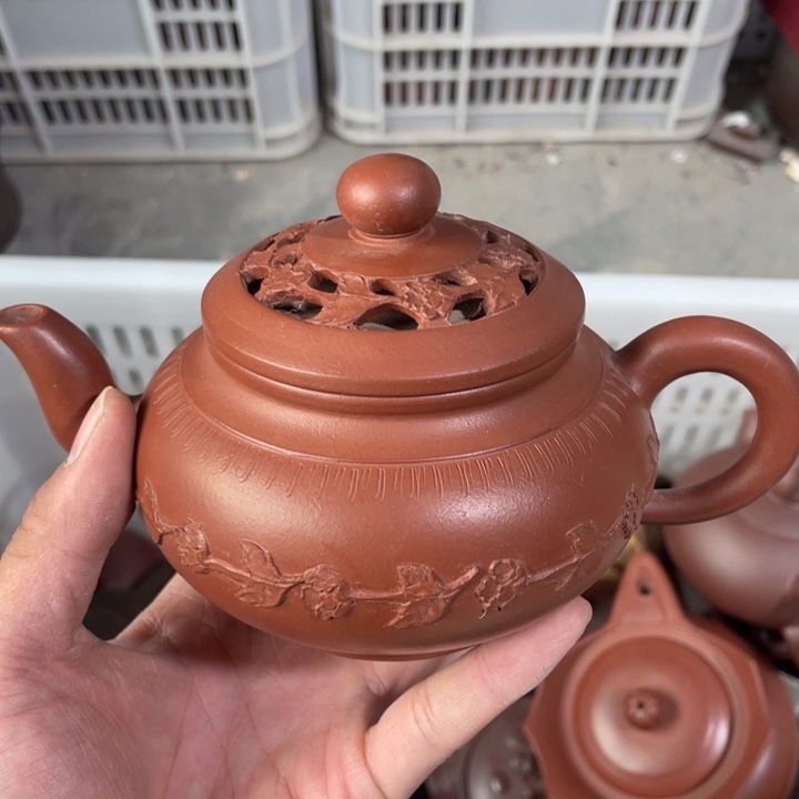 老厂紫砂壶一件。