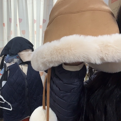 三醋酯纤维码帽子带毛球到手一个啦啦啦啦