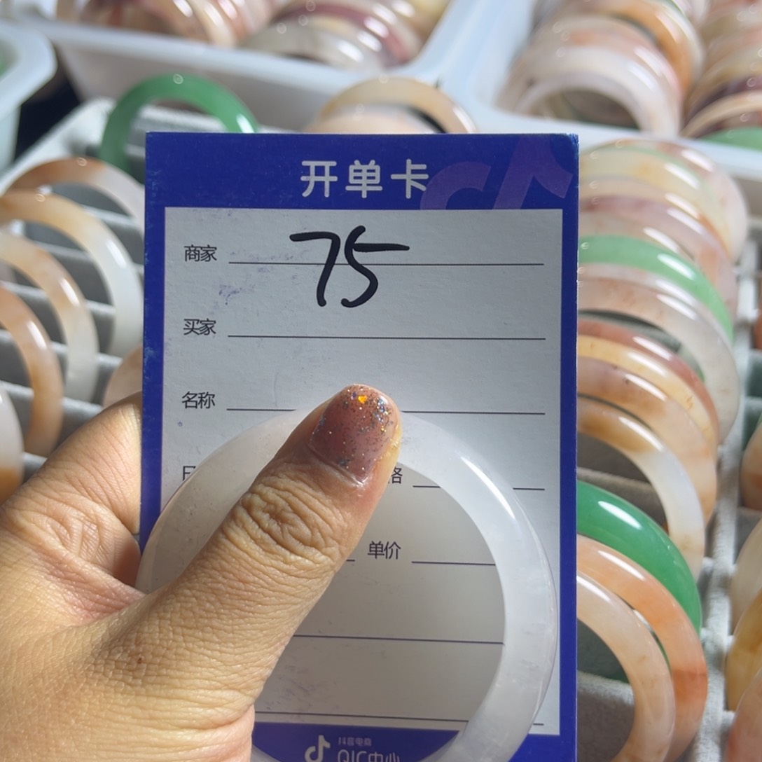 石英质玉手镯未镶嵌