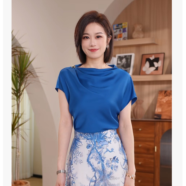 【封面故事】Molly宝石蓝上衣显瘦气质圆领夏季新款女套装M2620229